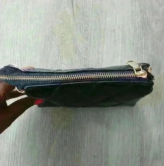 Black quited purse (missing small chain strap) EUC - Picture 2 of 7